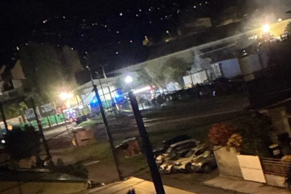 Martinique sous tension malgré le couvre-feu, des véhicules incendiés au Lamentin et trois adolescents blessés par balle à Ducos, dont un plus grièvement