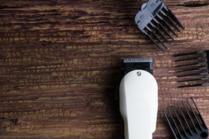 La police lance un appel à témoins pour retrouver des hommes ayant fréquenté un salon de coiffure à Fort-de-France
