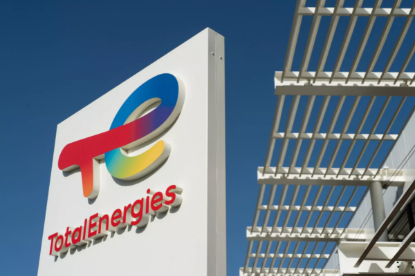 TotalEnergies engrange 8,3 milliards de dollars de bénéfices pendant que les prix des carburants flambent